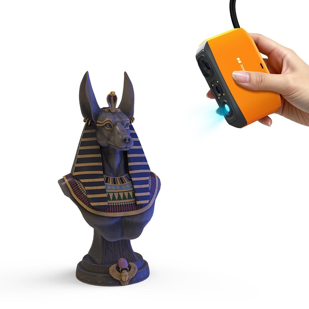 3DMakerpro Fox в руке сканирует темный матовый бюст