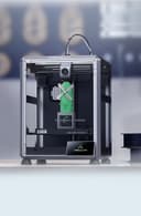 3D-принтер Creality K1 SE спереди: кубическая рама CoreXY и сенсорный экран