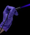 УФ-излучатель Phrozen Cure Beam в руке