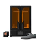 Phrozen Sonic Mega 8K V2 спереди: 15-дюймовая область печати за оранжевыми дверцами