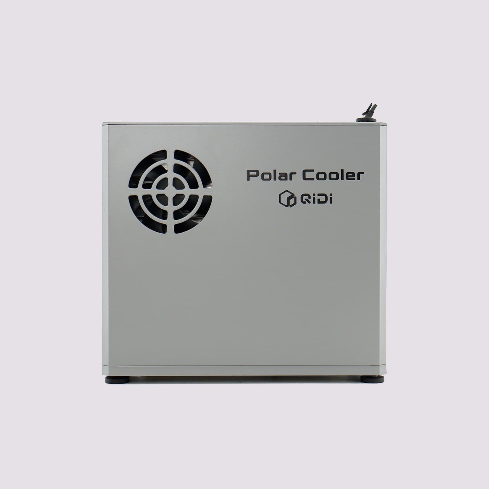 QIDI Polar Cooler спереди: вентилятор радиатора и разъем шланга