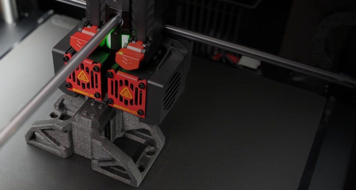 Две печатающие головки Raise3D Pro3 HS крупным планом