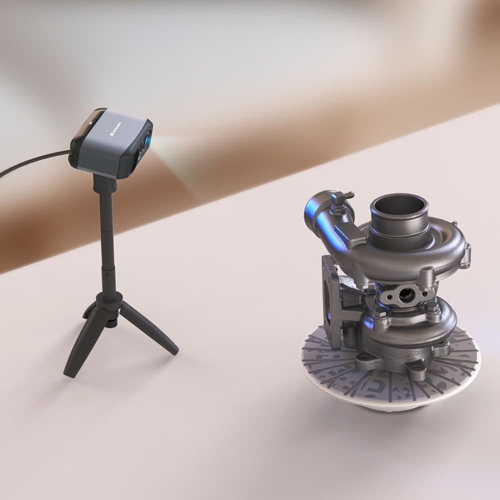 3DMakerpro Moose на штативе сканирует деталь на поворотном столе
